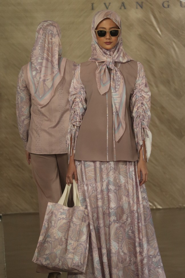 Fashion show koleksi terbaru Ivan Gunawan 2022 bertajuk Time Files yang digelar di Gedong Putih, Parongpon, Kabupaten Bandung barat, Jawa Barat. Rabu 23 Februari 2022. Foto: dok. Wisma Putra/ detikcom.  