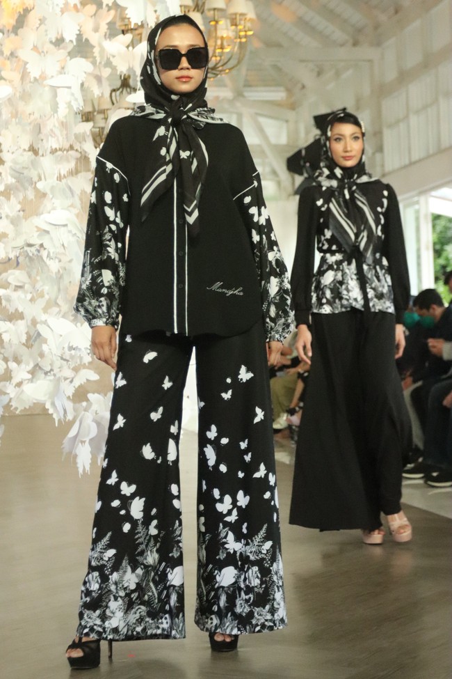 Fashion show koleksi terbaru Ivan Gunawan 2022 bertajuk Time Files yang digelar di Gedong Putih, Parongpon, Kabupaten Bandung barat, Jawa Barat. Rabu 23 Februari 2022. Foto: dok. Wisma Putra/ detikcom.  