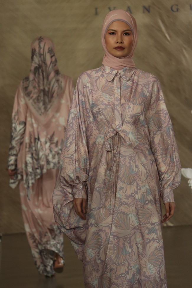 Fashion show koleksi terbaru Ivan Gunawan 2022 bertajuk Time Files yang digelar di Gedong Putih, Parongpon, Kabupaten Bandung barat, Jawa Barat. Rabu 23 Februari 2022. Foto: dok. Wisma Putra/ detikcom.  