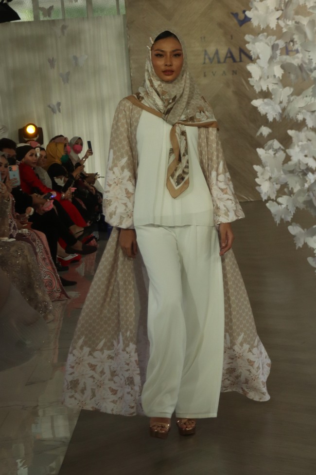 Fashion show koleksi terbaru Ivan Gunawan 2022 bertajuk Time Files yang digelar di Gedong Putih, Parongpon, Kabupaten Bandung barat, Jawa Barat. Rabu 23 Februari 2022. Foto: dok. Wisma Putra/ detikcom.