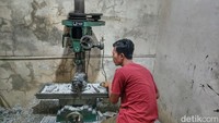 Sebelum pandemi, mereka bisa menproduksi dan menjual 15 hingga 20 senapan angin perbulan.
