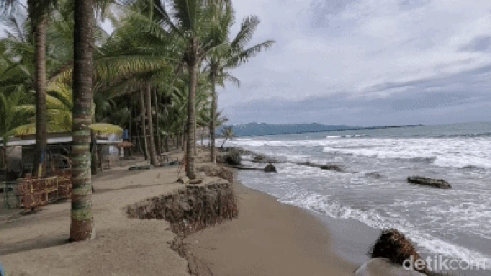 Pantai Cipatuguran Sukabumi
