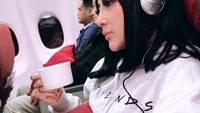 Sempat dekat dengan aktor muda Zikri Daulay, Ayu pamer foto keudanya makan malam romantis dengan pemandangan aquarium. Foto: Instagram Ayu Aulia