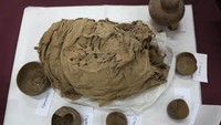 Penemuan para arkeolog itu pun dipamerkan di Universitas Nasional Major San Marcos. Selain mumi, sejumlah artefak juga turut ditampilkan dalam pameran tersebut.