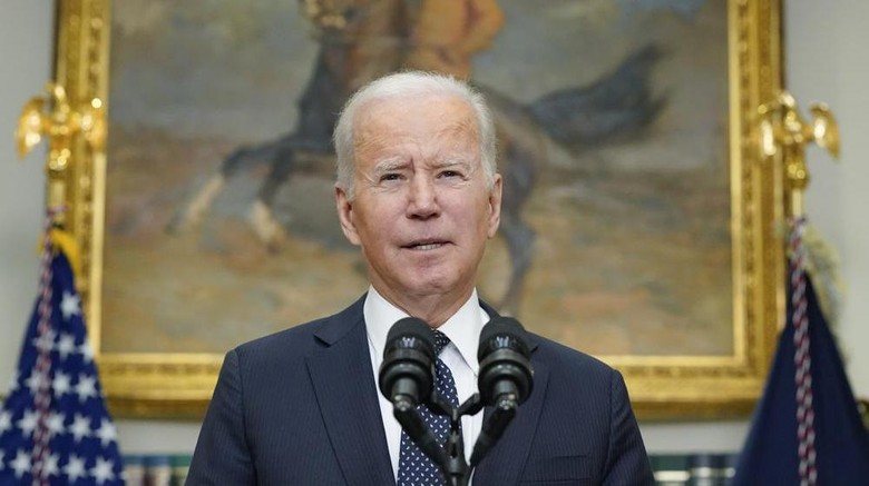 Presiden AS, Joe Biden President Joe Biden speaks about Ukraine in the Roosevelt Room of the White House, Friday, Feb. 18, 2022, in Washington. (AP Photo/Alex Brandon)