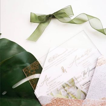 Rekomendasi undangan pernikahan akrilik dari @gifu_invitation.