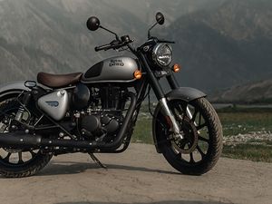 Tampang Moge Klasik Royal Enfield Classic 350, Harganya Rp 105 Jutaan