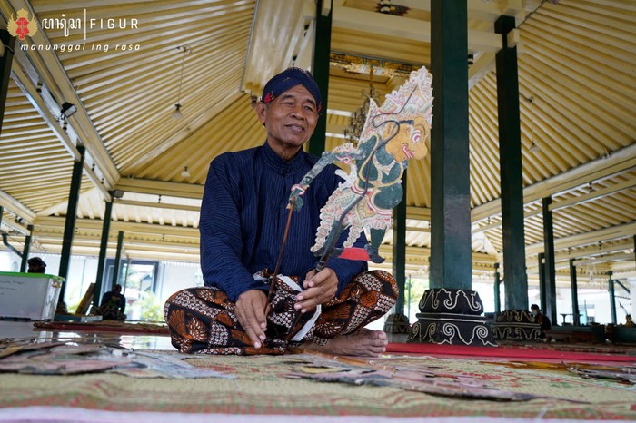 Sagio atau Mas Wedana Perwitowiguno merupakan abdi dalem perawat wayang kulit koleksi Keraton Jogja. Dia juga empu wayang gaya Yogyakarta.
