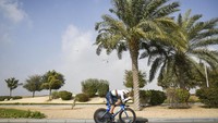 Filippo Ganna memacu sepeda time trial Pinarello Dogma dalam UEA Cycling Tour di Ajman, UEA, Selasa (22/2/2022). Ganna harus puas di posisi kedua dalam etape ITT UEA Cycling Tour di Ajman, UEA, Selasa (22/2/2022).