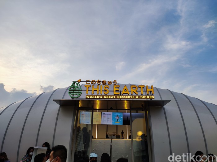 This Earth: Sluurp! Manis Dingin Kakigori di Tepi Pantai Jakarta