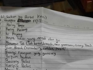 Tinggal di Pesantren, Anak Ini Kirim Daftar Makanan Panjang ke Kakaknya