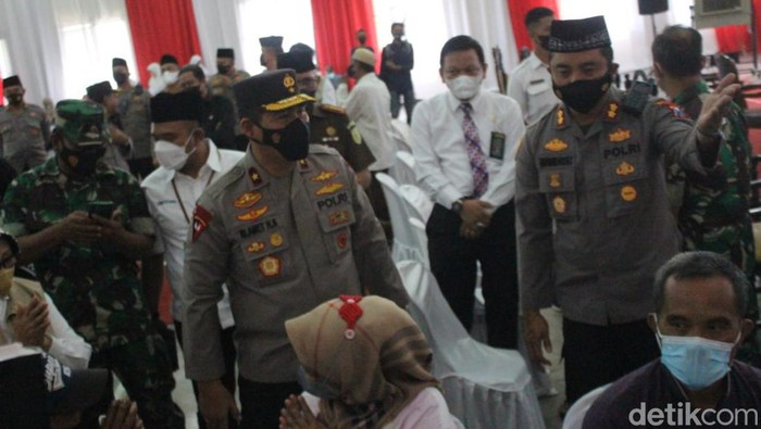 Wakapolda Jatim Brigjen Pol Slamet Hadi Supraptoyo membeberkan capaian vaksinasi COVID-19 di Jombang. Ia mengapresiasi kesadaran masyarakat Kota Santri terkait pentingnya vaksinasi untuk mencegah penyebaran virus Corona.