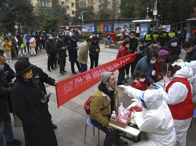 Corona Muncul Lagi, Warga Wuhan Ramai-ramai Tes COVID-19
