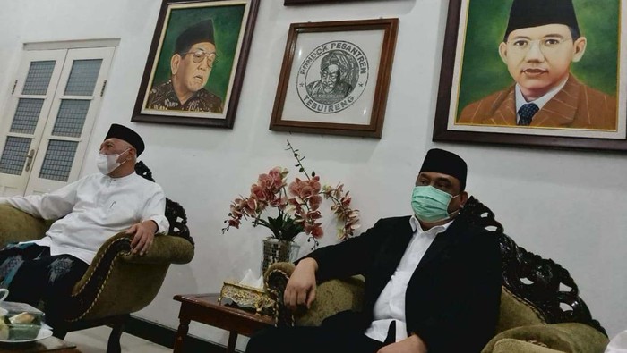 Wakil Ketum DMI Ziarah ke Makam Gus Dur Wakil Ketum Dewan Masjid Indonesia Komjen Pol (Purn) DR. H. Syafruddin mengunjungi Ponpes Tebu Ireng, Jatim. Syafruddin juga sempet berziarah ke makam Gus Dur.