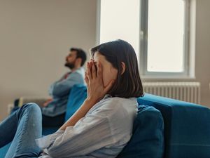 Mantan Pacar Istri Mirip Anaknya, Suami Lakukan Tes DNA, Endingnya Menyesal