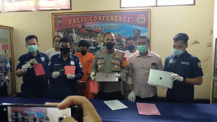 2 pelaku pencurian terhadap Pelatih Bhayangkara FC ditangkap polisi. (Dok. Polsek Ubud)