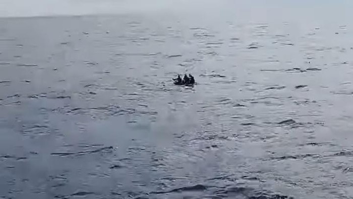 3 Nelayan terombang-ambing di laut gegara kapal karam (Dok. Istimewa)