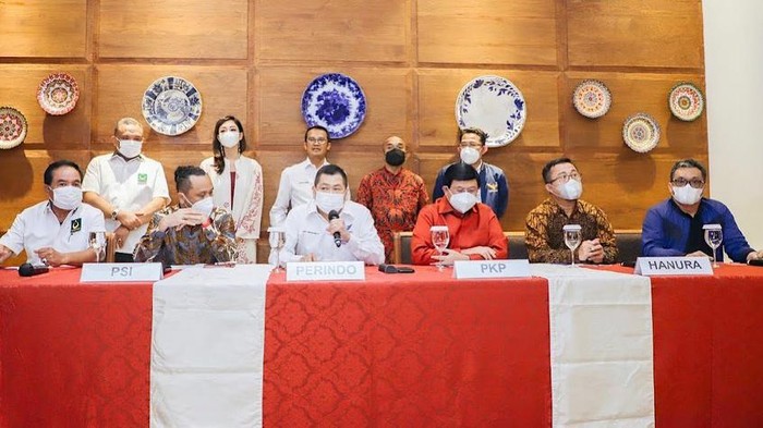 Enam partai politik (parpol) nonparlemen melakukan pertemuan tingkat elite. Dalam pertemuan itu dibahas keenam parpol nonparlemen itu bakal mengajukan gugatan presidential threshold.
