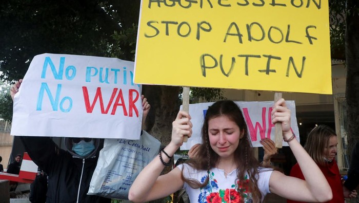 Perang Rusia-Ukraina telah dimulai. Korban jiwa berjatuhan. Pertumpahan darah dan isak tangis pun tak terbendung.