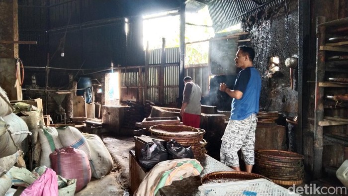 Aktivitas produksi perajin tahu di Majalengka