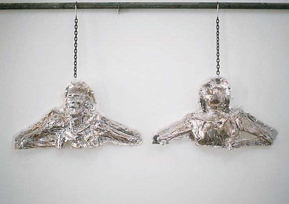 Patung dari cetakan tubuh manusia karya Anthony-Noel Kelly.