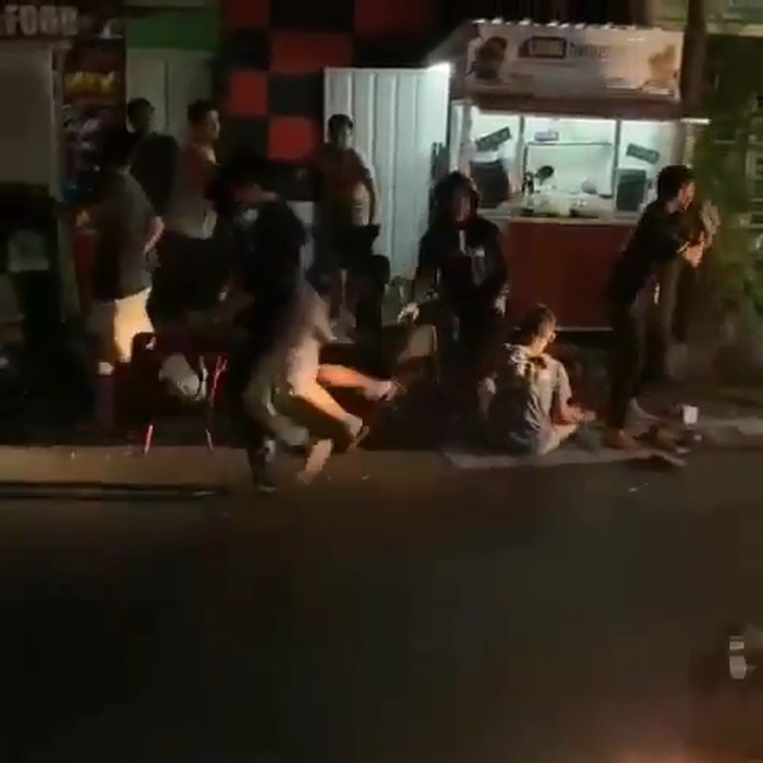 Bonek dikeroyok di Lumajang