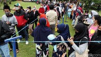 3.600 liter minyak goreng dijual kepada warga dalam operasi pasar yang digelar Bulog Cabang Bandung dam Dinas Perdagangan dan Perindustrian (Disdagin) Kota Bandung.