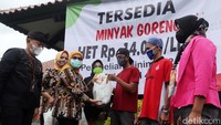 Pemimpin Perum Bulog Cabang Bandung Yuliani Alzam juga memastikan jelang Ramadan stok minyak goreng di Kota Bandung aman.
