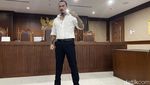 Pelukan Hangat Nora ke Jerinx Jelang Sidang Putusan