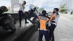 Nah loh! Dishub Angkut Motor Parkir Liar di Senen