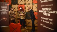 Pakar Mikrobiologi Universitas Indonesia Prof. dr. Amin Soebandrio, PhD, Juru Bicara Vaksinasi Kementerian Kesehatan RI Siti Nadia Tarmizi, dan Pemimpin Redaksi Katadata.co.id Yura Syahrul hadir dalam acara DBS Asian Insights Conference 2022 sesi pertama, Kamis (24/2/2022) di Jakarta.