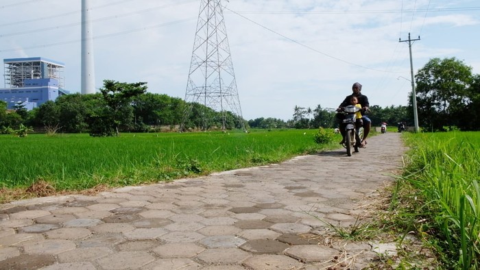 FABA dimanfaatkan untuk berbagai hal mulai dari pengecoran jalan desa, pembangunan rumah hingga Jalan Tol Semarang - Demak.