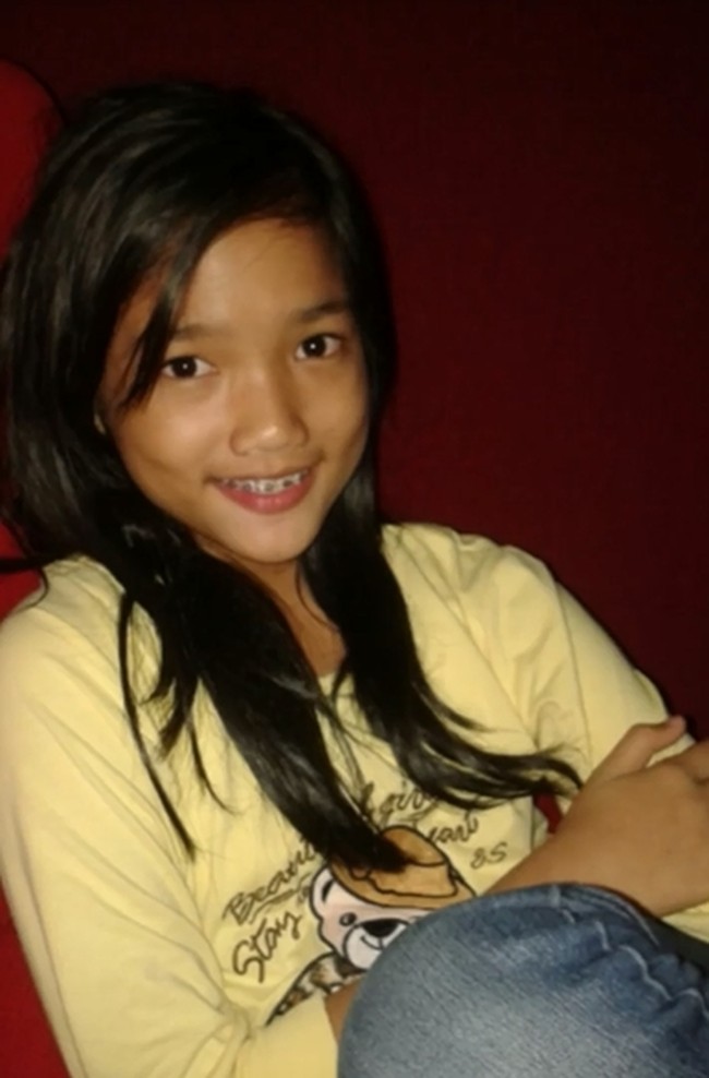 Semasa remaja Fuji rupanya juga sempat mengenakan behel. Tak heran jika saat ini giginya terlihat rapih. Dalam foto ini Fuji masih tampil polos dan natural tanpa pulasan makeup sama sekali. Foto: Instagram/@fuji_an