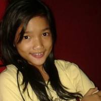 Semasa remaja Fuji rupanya juga sempat mengenakan behel. Tak heran jika saat ini giginya terlihat rapih. Dalam foto ini Fuji masih tampil polos dan natural tanpa pulasan makeup sama sekali. Foto: Instagram/@fuji_an