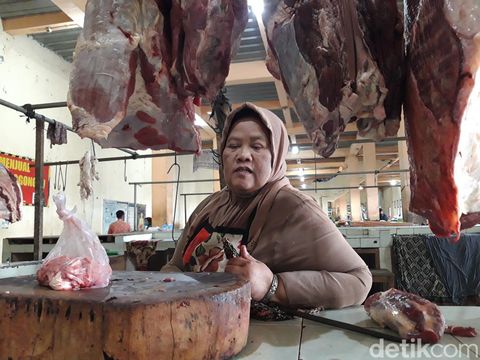 Harga daging ayam naik Rp 2 ribu per kilogram, Kamis (24/2/2022).