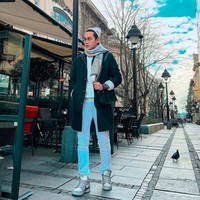 Selain memperlihatkan barang fashion dan mobil mewah, Indra pun kerap menunjukkan liburan mewah. Seperti fotonya ini saat dia berada di Serbia. Foto: dok. Instagram/@indrakenz