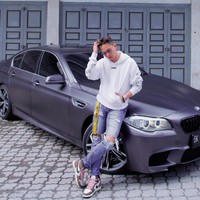 Indra Kenz, Crazy rich Medan yang namanya jadi sorotan setelah dugaan kasus penipuan investasi bodong Binomo. Pria yang populer dengan gaya hidup mewah tersebut kini diperiksa polisi terkait kasus judi online Foto: dok. Instagram/@indrakenz