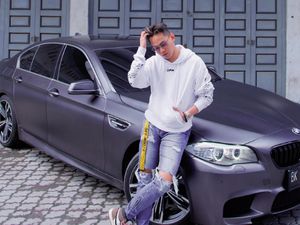 Foto: Gaya Mewah Indra Kenz, Crazy Rich Medan yang Diperiksa Kasus Judi Online