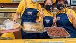 Intip Gaya Indra Kenz Jualan Tahu Gejrot hingga Bagikan Nasi Warteg Gratis