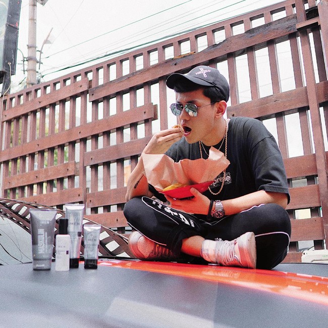 Dalam sebuah pernyataannya, Indra pernah menegaskan bahwa trading yang dia promosikan tersebut legal di Indonesia. Namun dengan banyaknya korban Binomo, Indra kemudian mengakui bahwa trading tersebut ilegal. Foto: Instagram @indrakenz