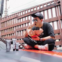 Dalam sebuah pernyataannya, Indra pernah menegaskan bahwa trading yang dia promosikan tersebut legal di Indonesia. Namun dengan banyaknya korban Binomo, Indra kemudian mengakui bahwa trading tersebut ilegal. Foto: Instagram @indrakenz