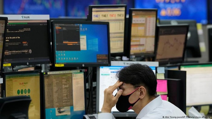 Invasi Rusia ke Ukraina Pengaruhi Saham Asia dan Harga Minyak