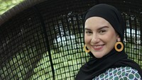 Ammar Zoni bahaia mencium perut hamil Irish Bella. Irish Bella kini hamil 12 minggu. Foto: dok. Pribadi