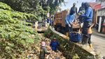 Penampakan Sampah Styrofoam Penuhi Kali Licin Pancoran Mas Depok