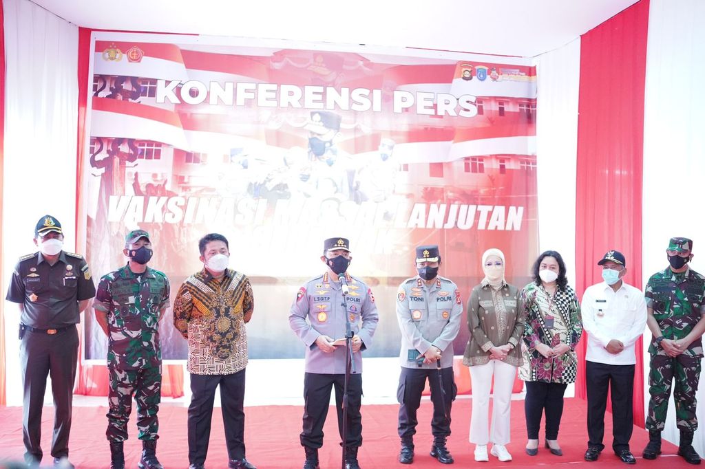 Kapolri Jenderal Listyo Sigit Prabowo meninjau akselerasi vaksinasi di Sumsel