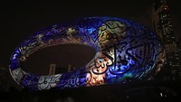 Terdapat sebuah puisi dari Sheikh Mohammed Bin Rashid Al Maktoum yang menghiasi struktur bangunan museum. Tulisannya diterangi oleh 14 km lampu LED yang bercahaya saat gelap.