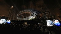 Struktur setinggi 77 meter ini memadukan teknologi yang canggih dengan bentuk seni tradisional. Ada tujuh lantai di dalamnya.