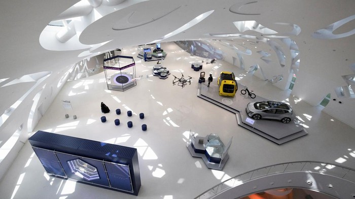 Kemegahan Museum Masa Depan Dubai Bikin Mata Terpukau People attend the opening ceremony of the Museum of the Future in Dubai, United Arab Emirates, February 22, 2022. REUTERS/Christopher Pike