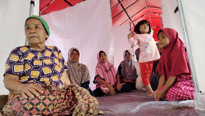 Kondisi di Pos Pengungsian korban terdampak pergerakan tanah di Kampung Cihuni, Desa Curugpanjang, Kecamatan Cikulur, Lebak.
