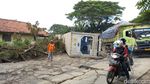 Potret Truk Kontainer Terbalik di Jalan Perancis Tangerang yang Rusak